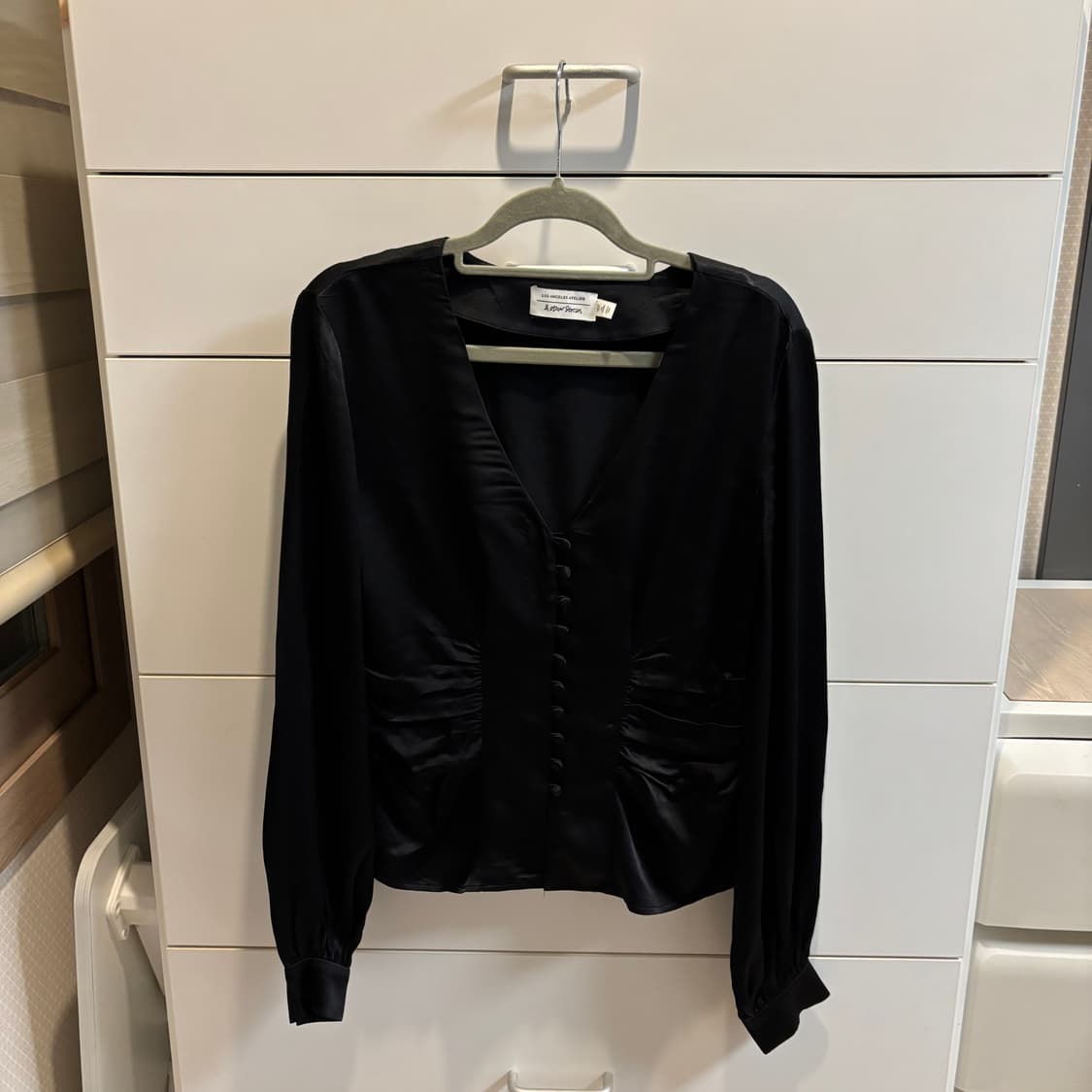 & Other Stories 앤아더스토리 블랙 V넥 블라우스 상품이미지1