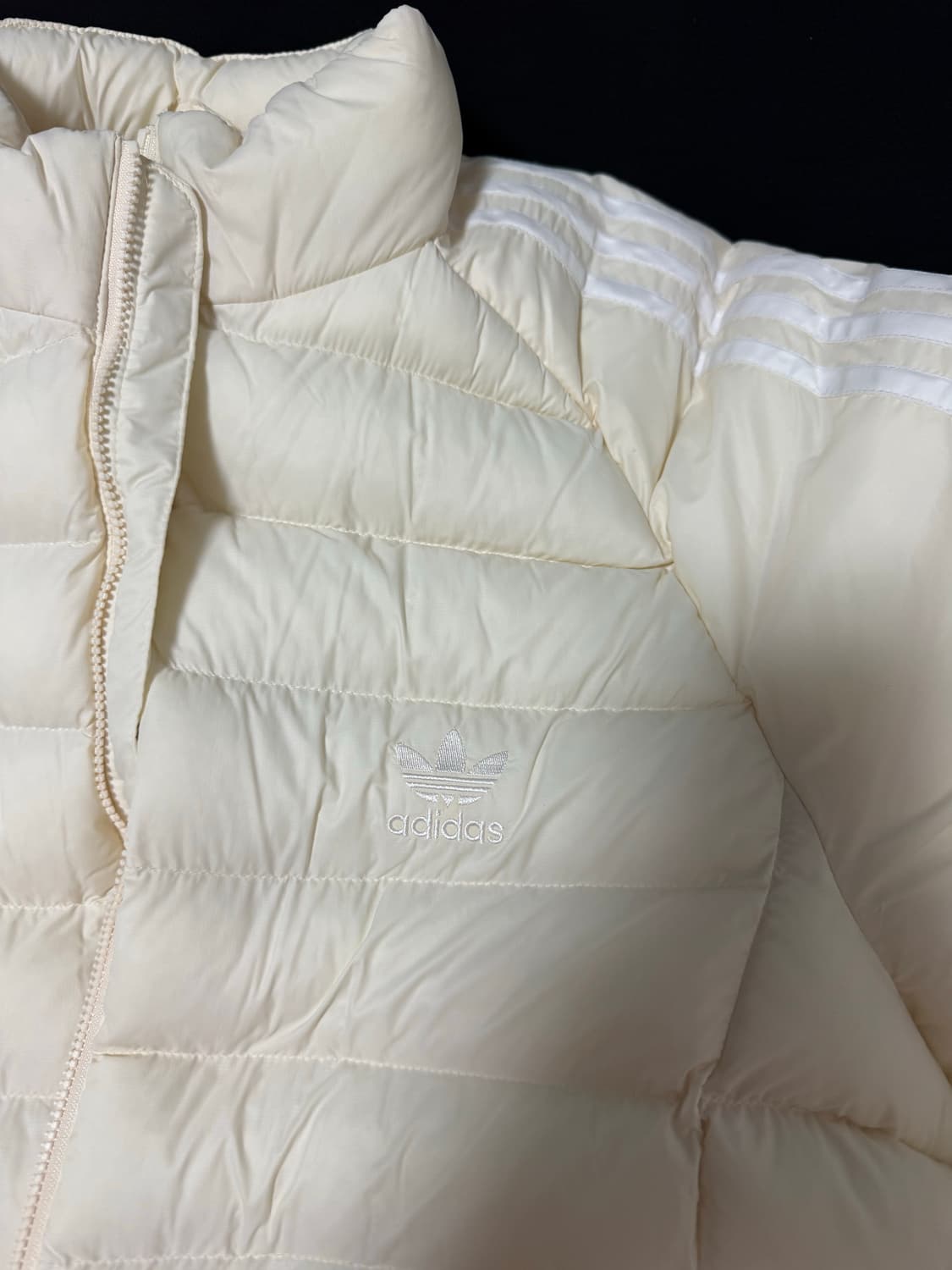 정품새제품 아디다스 3S 폴리에스테르 경량패딩자켓 2xl아이보리 상품이미지3
