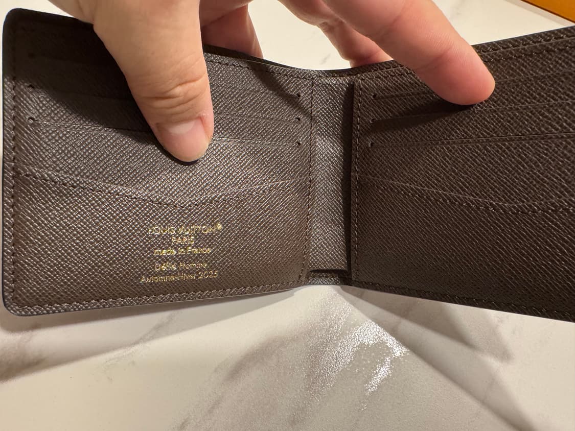 루이비통 반지갑##거의 새상품급 니고@퍼렐 상품이미지4