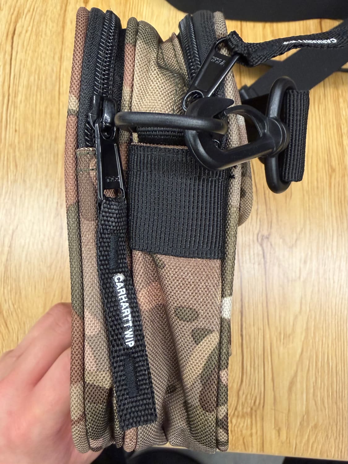 칼하트 WIP 카모 미니 크로스백 상품이미지4