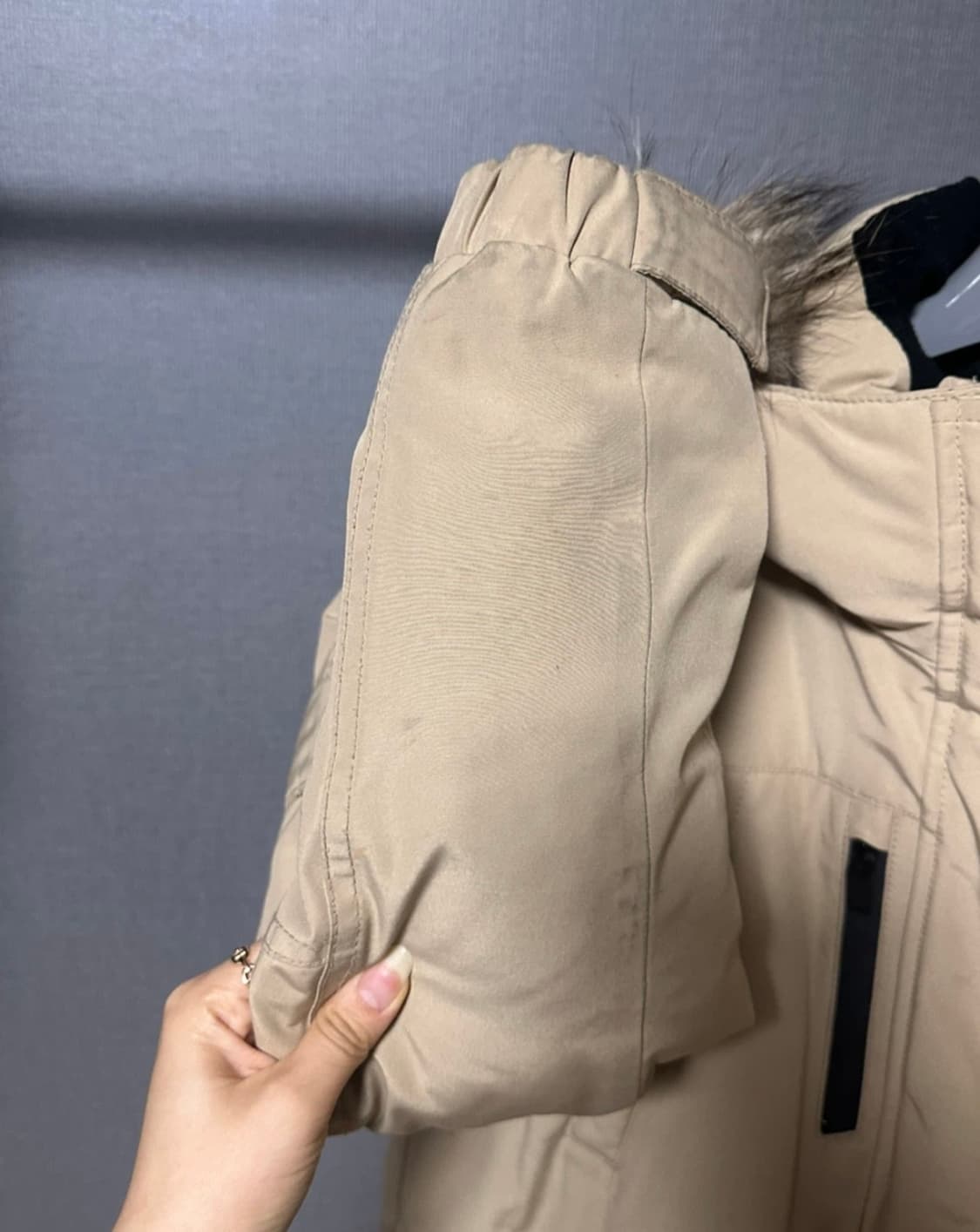 게스 덕다운 라쿤퍼 패딩 XS 베이지 상품이미지5