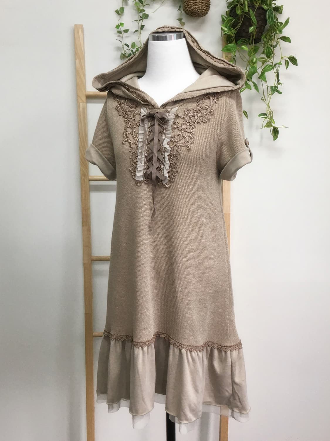 엑시즈팜/ 후드 레이스 반팔 원피스  라떼갸루 라떼원피스 갸루원피스  상품이미지4