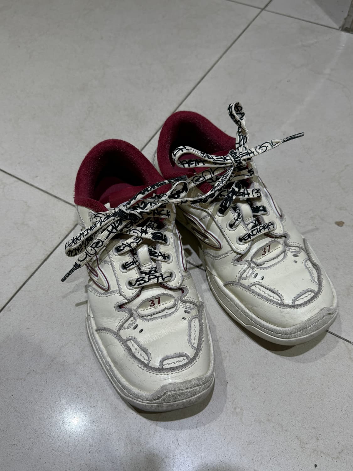 발렌시아가 햄튼스 미디엄 원/아웃 스니커즈 상품이미지7