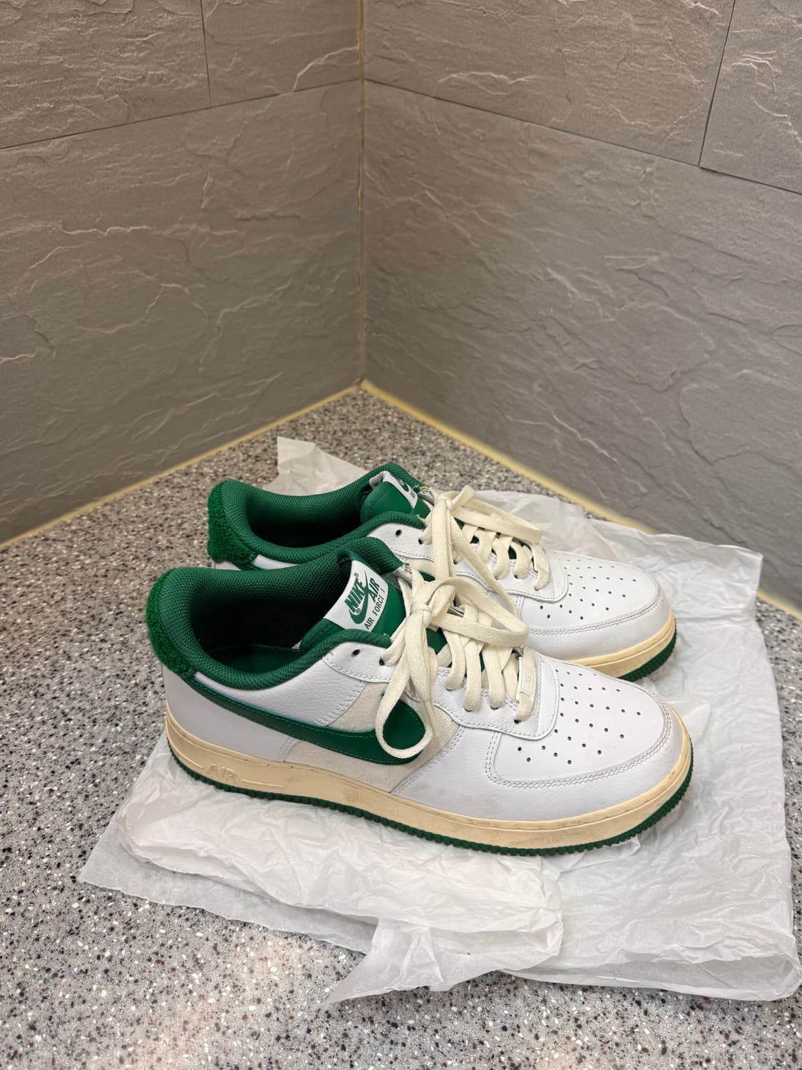 나이키 에어포스 1 로우  LV8 바시티 화이트 파인 그린 상품이미지1