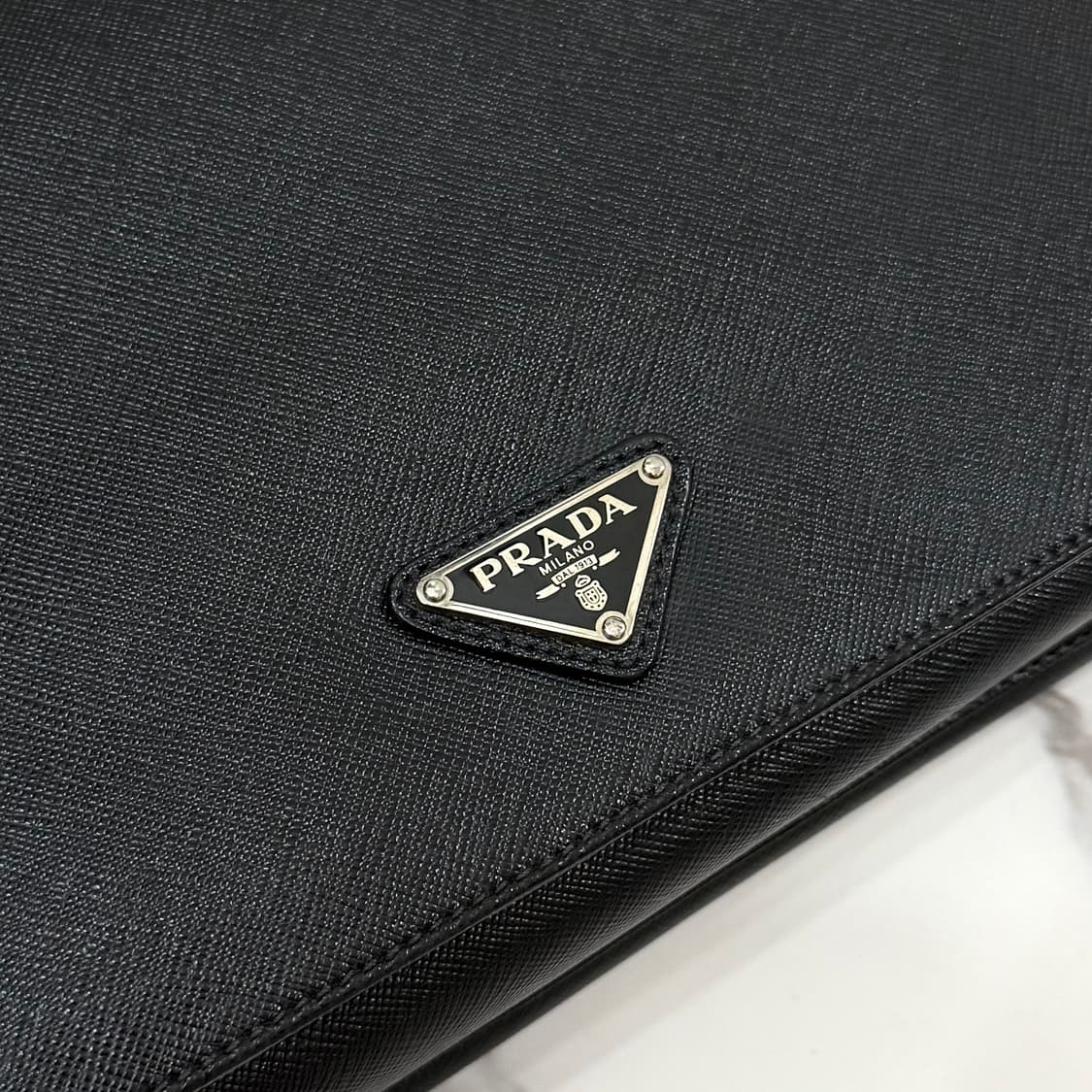 프라다 삼각로고 사피아노 레더 브리프케이스 서류가방 블랙 VR0023 상품이미지3