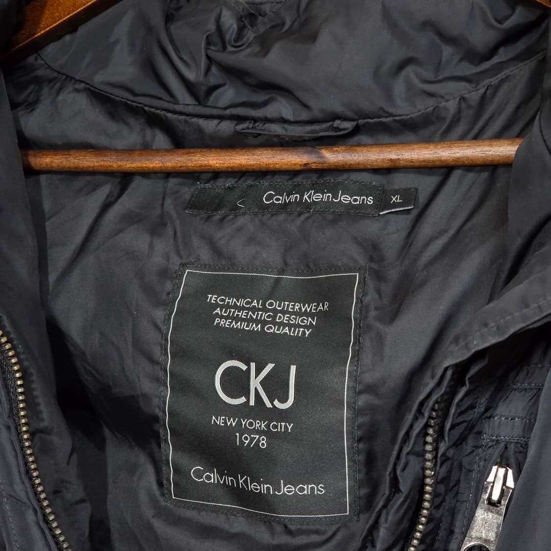 캘빈 클라인 빅 지퍼 포켓 블랙 덕다운 패딩 상품이미지9