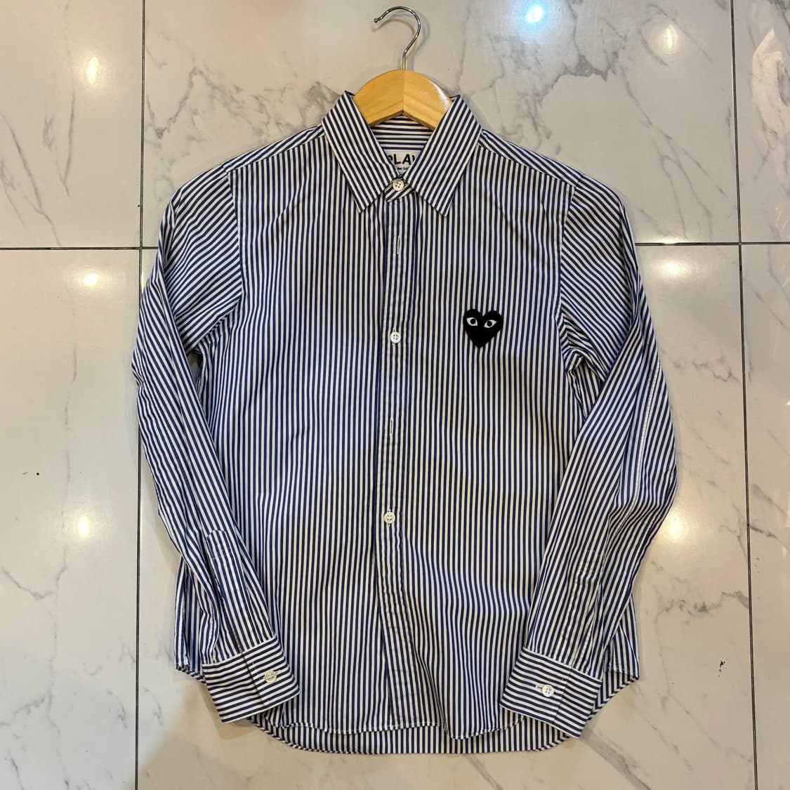 꼼데가르송 블랙 하트 와펜 스트라이프 셔츠 S 상품이미지1