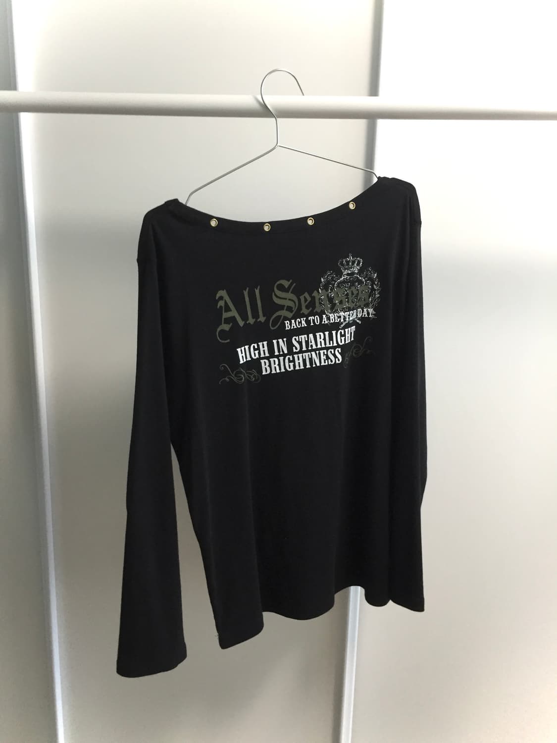 오네갸루 펑크 Gold Eyelets Punk Graphics Top 상품이미지2