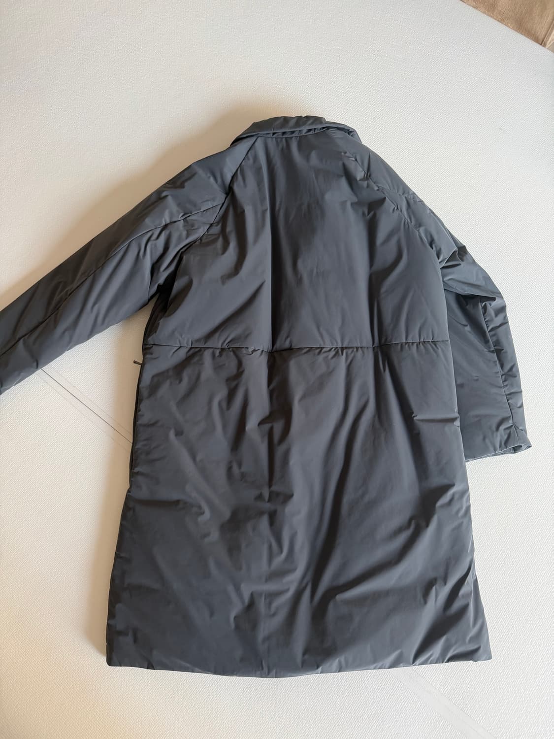 띠어리 로니 다운 코트 팝니다(L사이즈).  상품이미지2