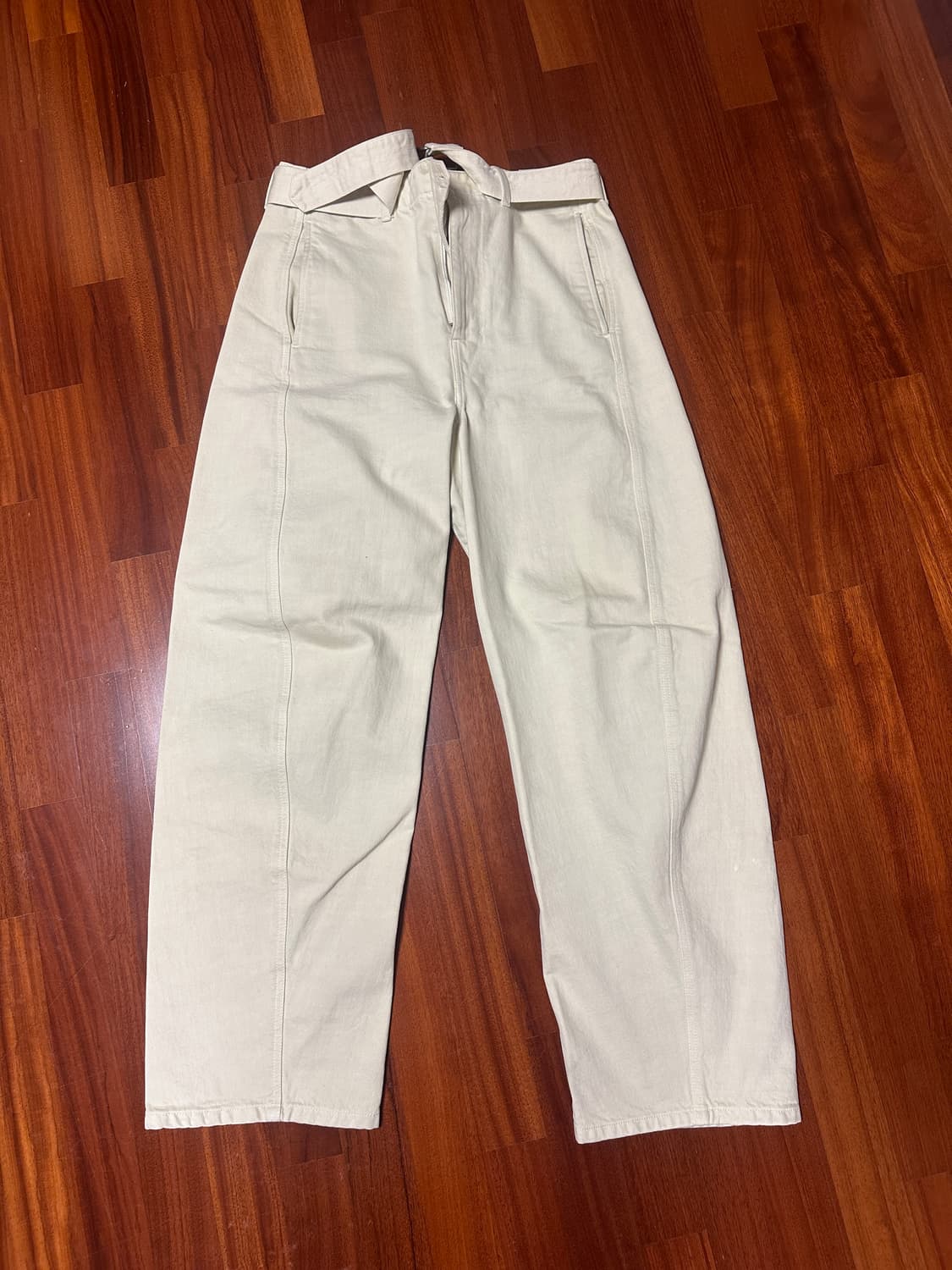 르메르 트위스트 벨티드 데님 팬츠 아이보리 m 상품이미지1