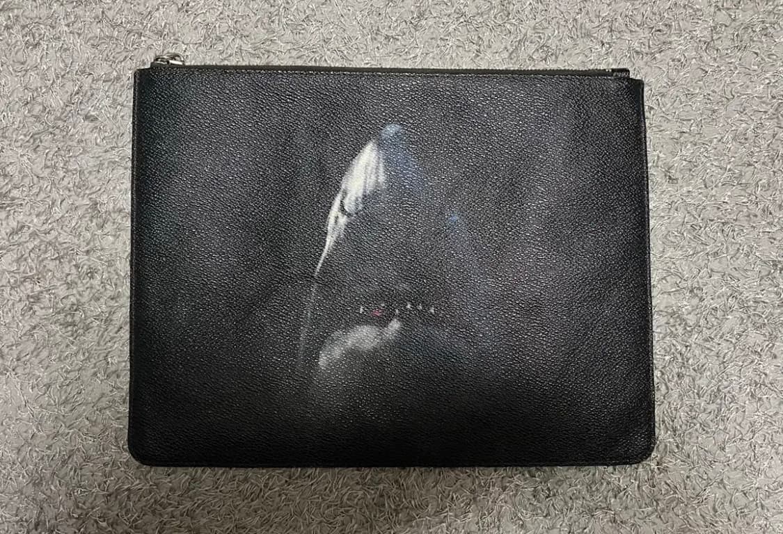 Givenchy 샤크 클러치백 상품이미지1