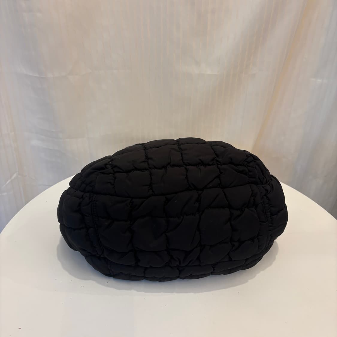 정품 COS 퀄티드 구름 숄더백     상품이미지6