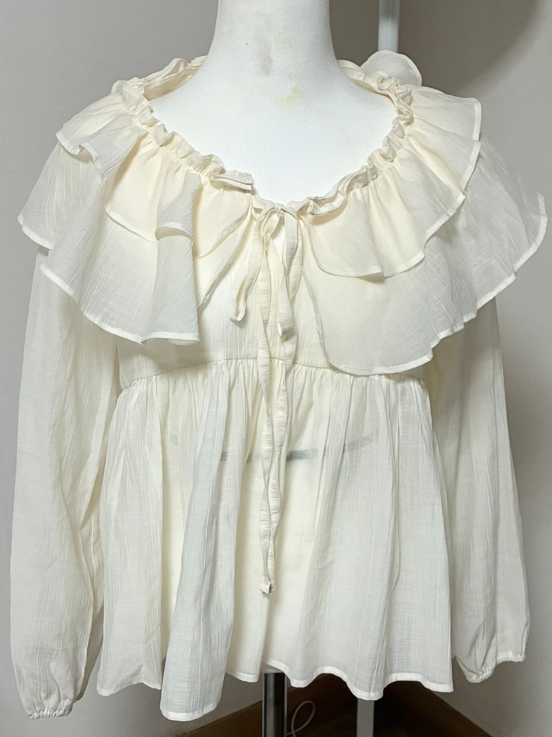 크림 셔링 블라우스 상품이미지1