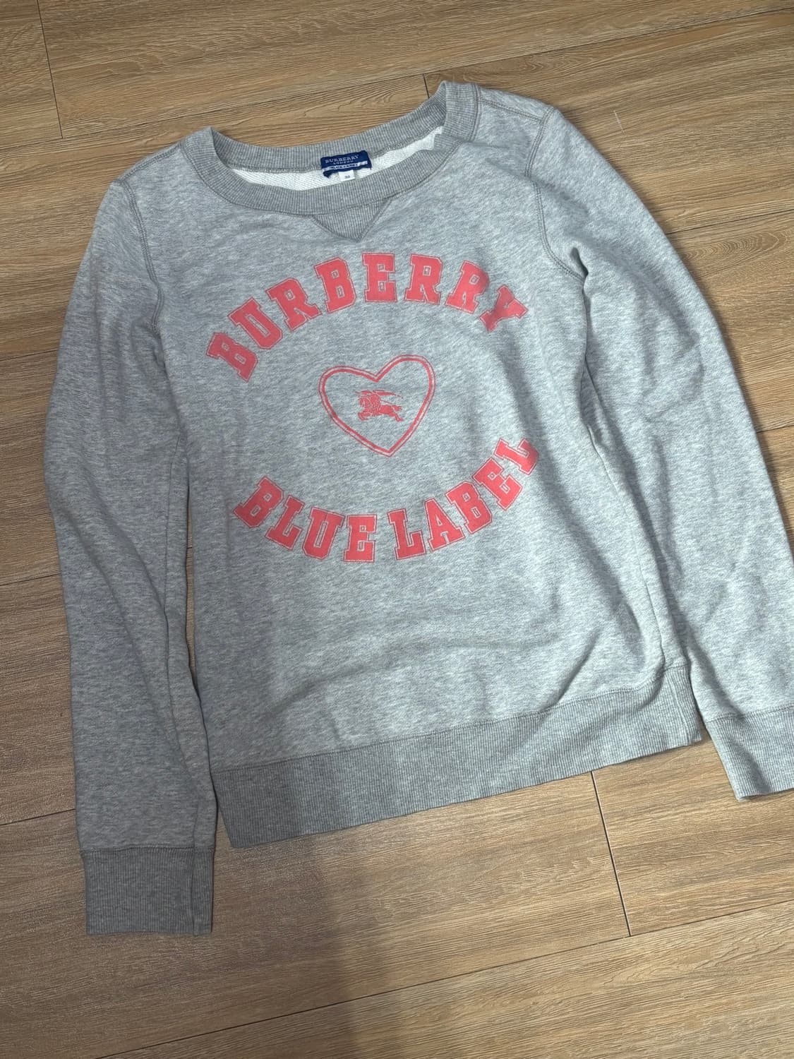 버버리 블루라벨 맨투맨 상품이미지1