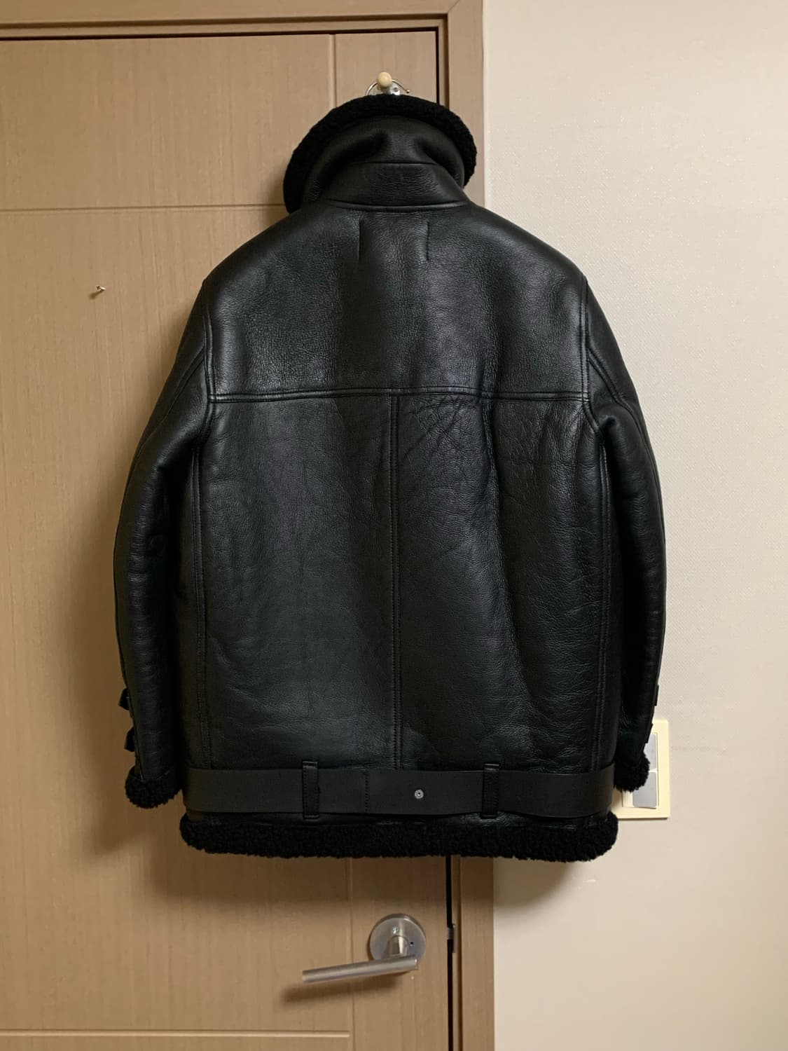 아크네스튜디오 벨로시티 무스탕 팝니다 (신세계택) 상품이미지3