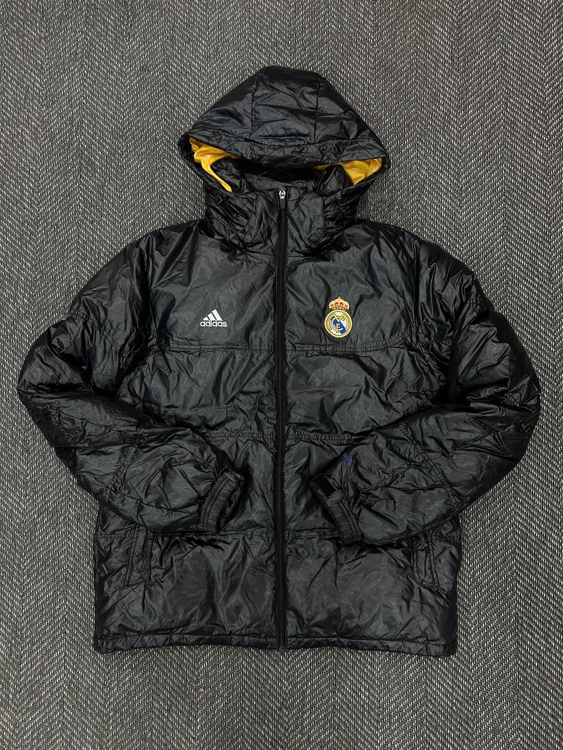 레알마드리드 패딩 블랙 상품이미지1