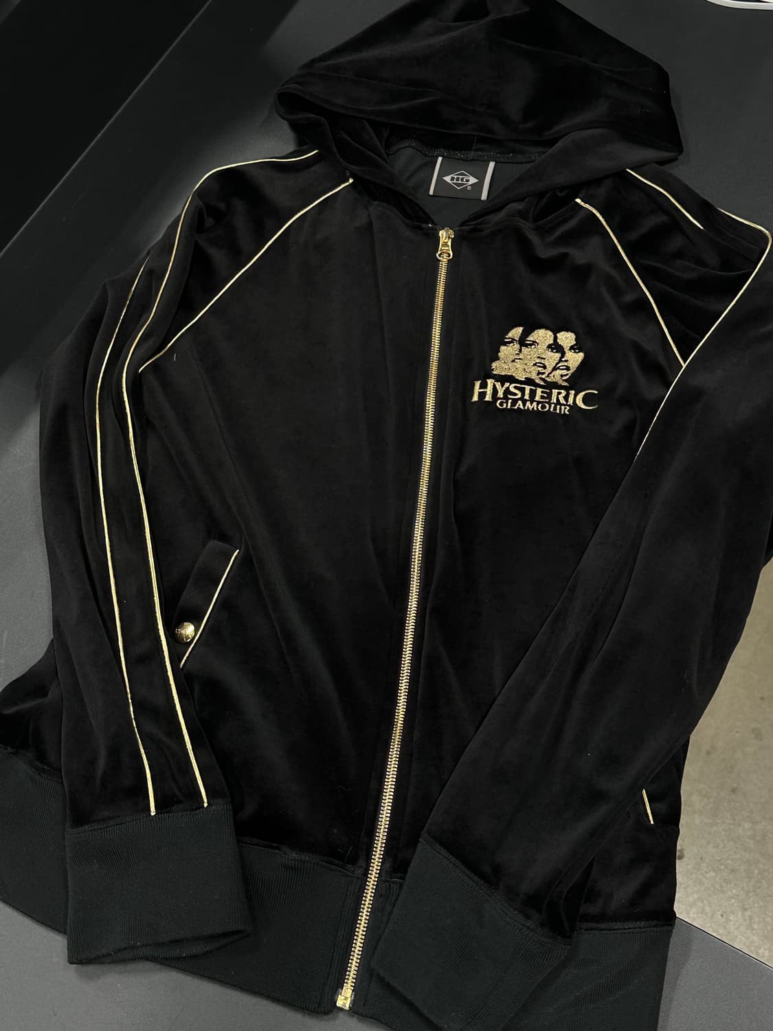히스테릭 글래머 벨루어 골드자수 후드집업 상품이미지4