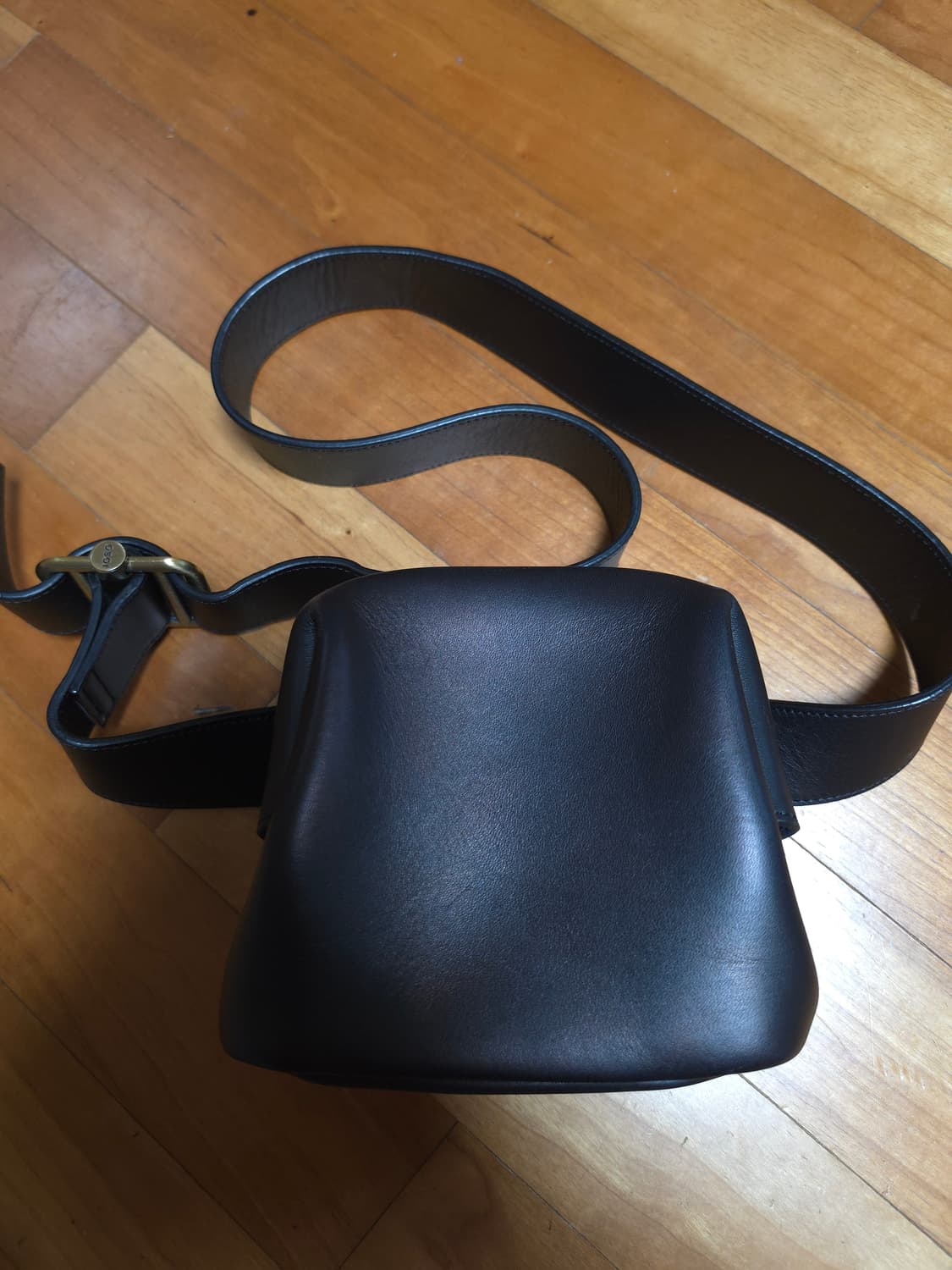 오소이 피넛 브로트백 블랙 상품이미지1