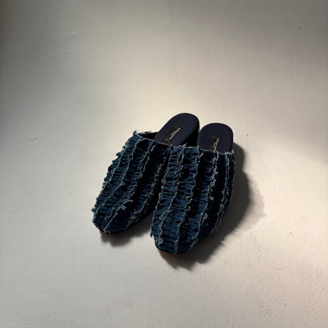 Frayed Denim Ruffle Mules 상품이미지1