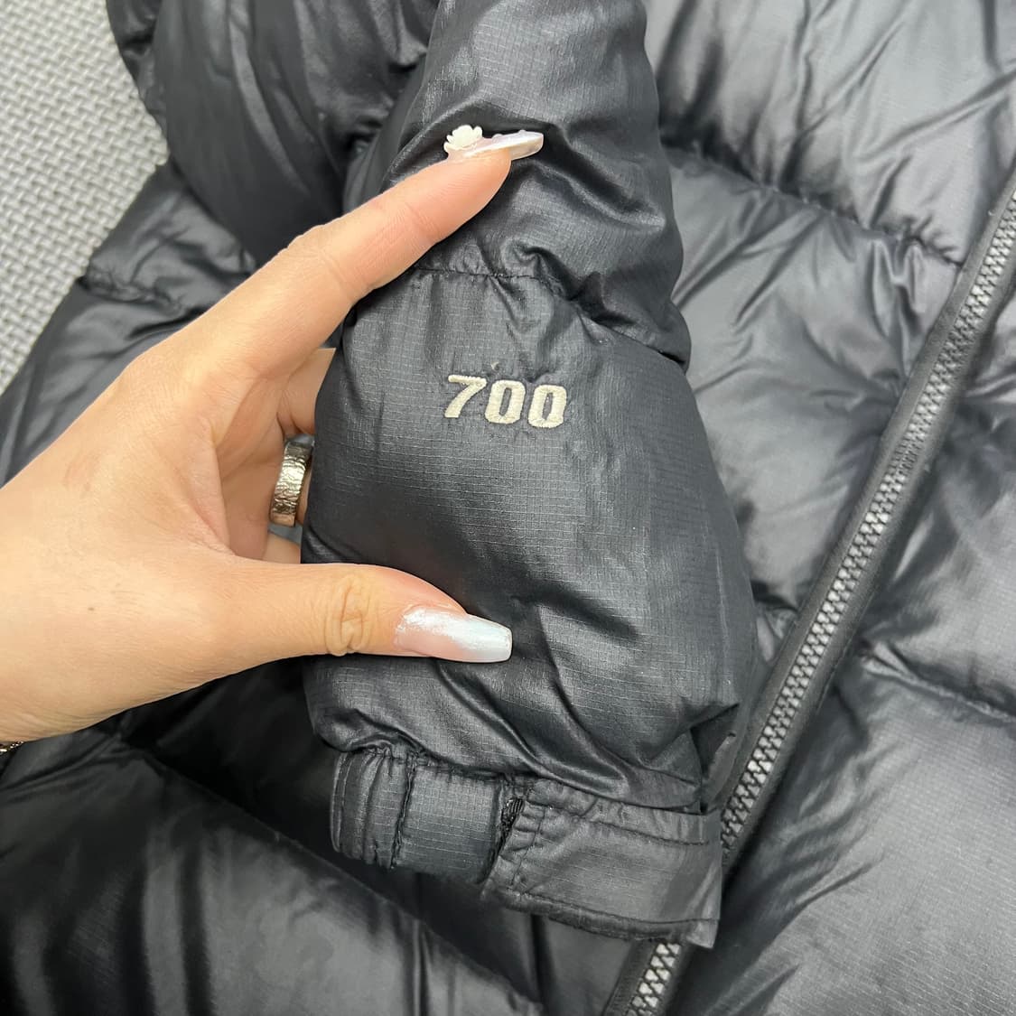 노스페이스 블랙 눕시 700 패딩 90 상품이미지4