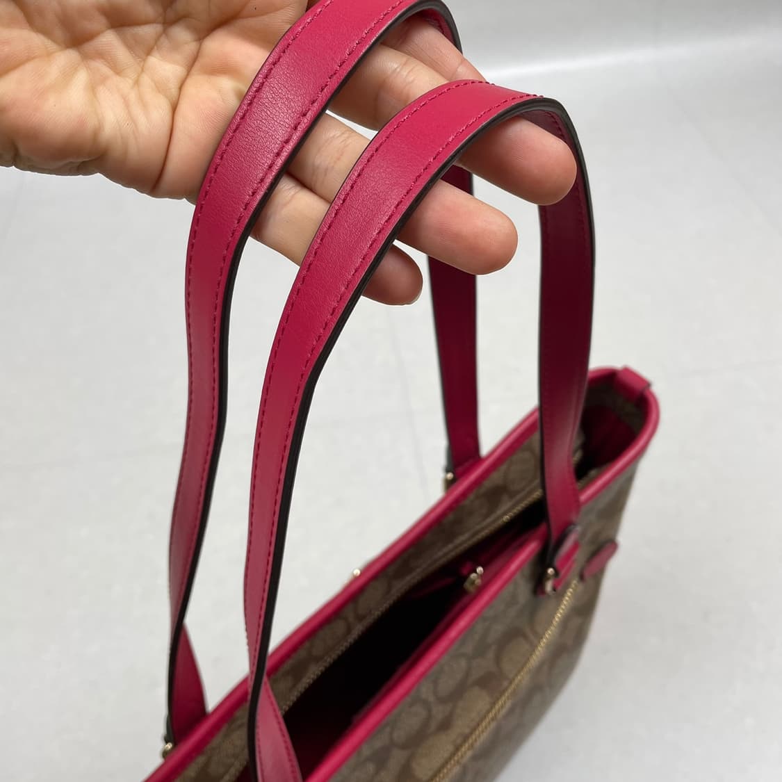 코치 Coach 시그니처 레더 트리밍 집 탑 숄더백 상품이미지9