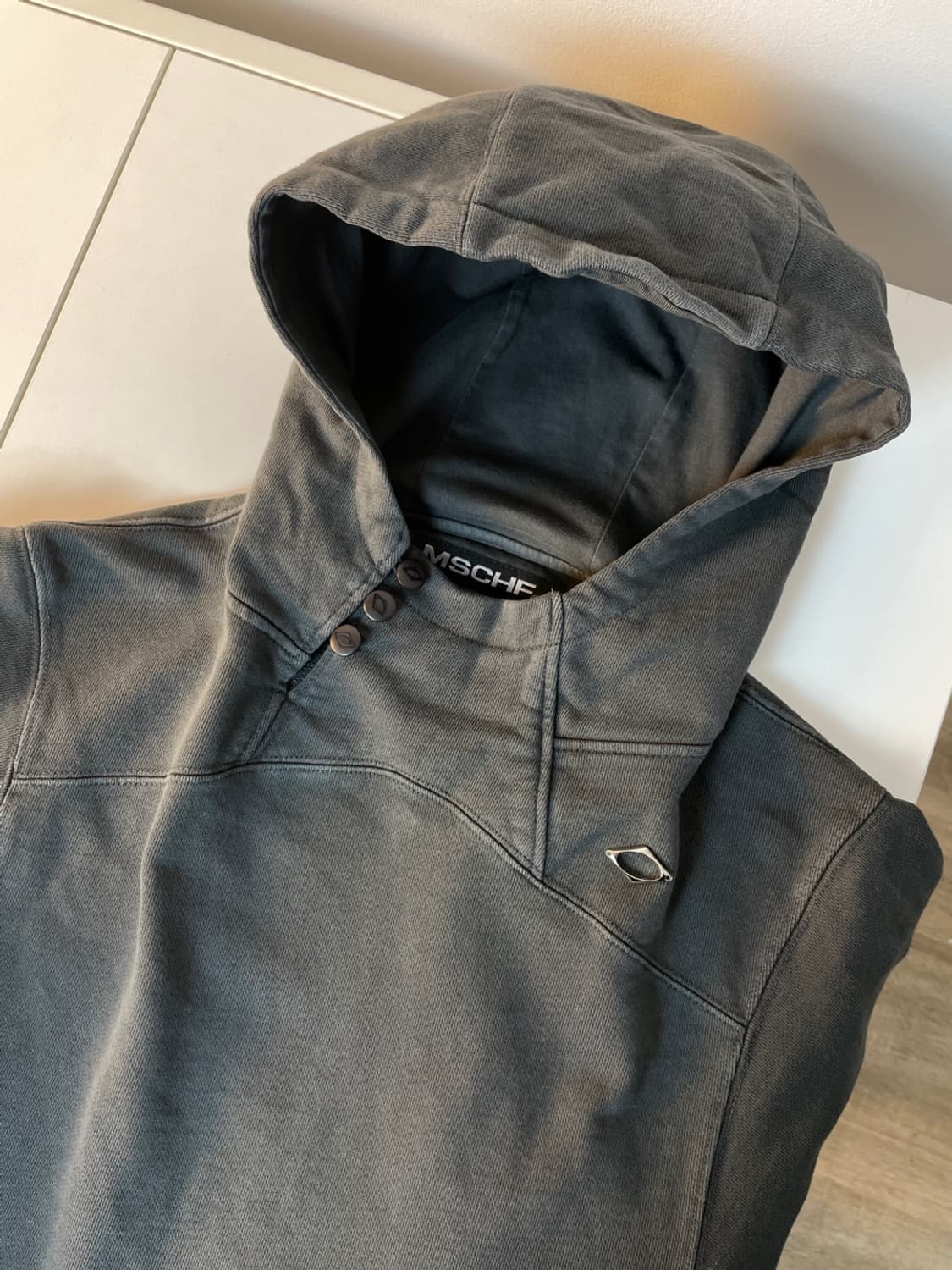 미스치프 사이드 버튼 업 크롭 후드 상품이미지1