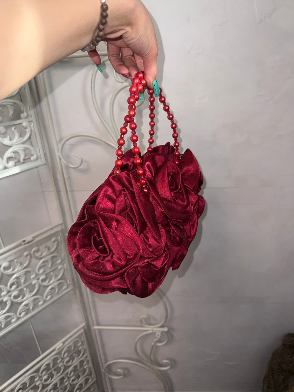 Burgundy satin rose pearl hand bag 상품이미지4
