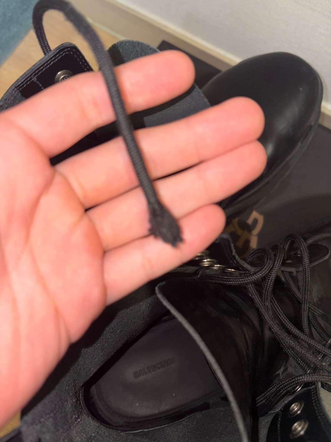 발렌시아가 스트라이크 레더 부츠 상품이미지4