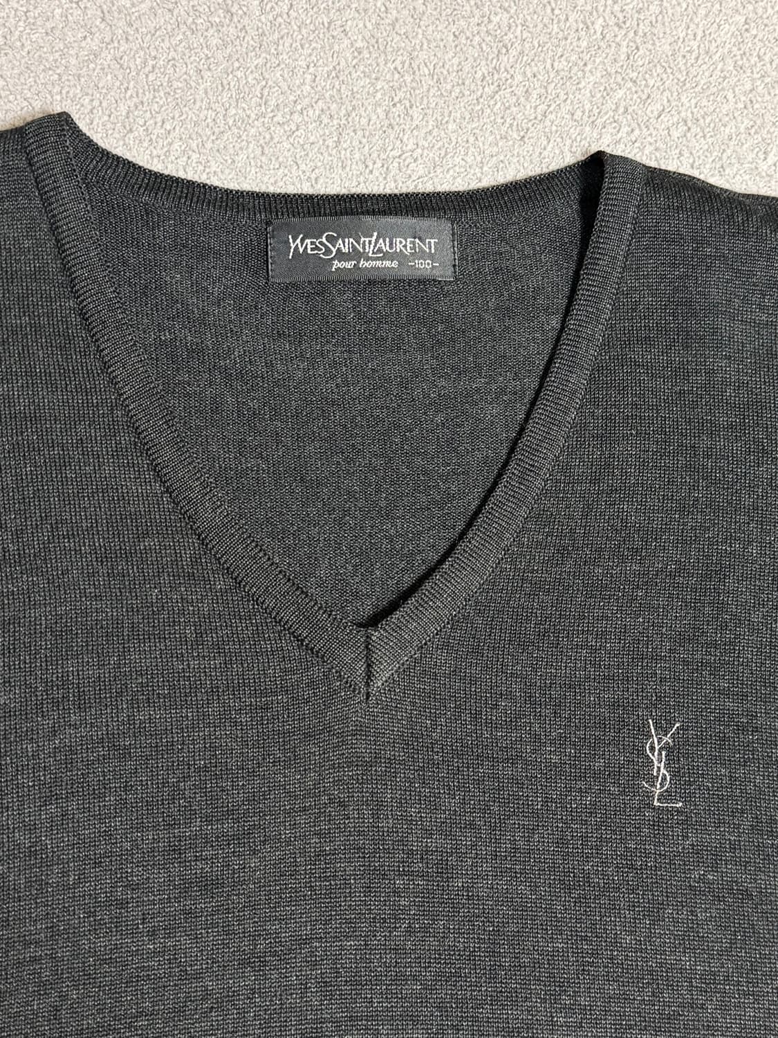 YSL 생로랑 차콜 그레이 V넥 울 니트 상품이미지2