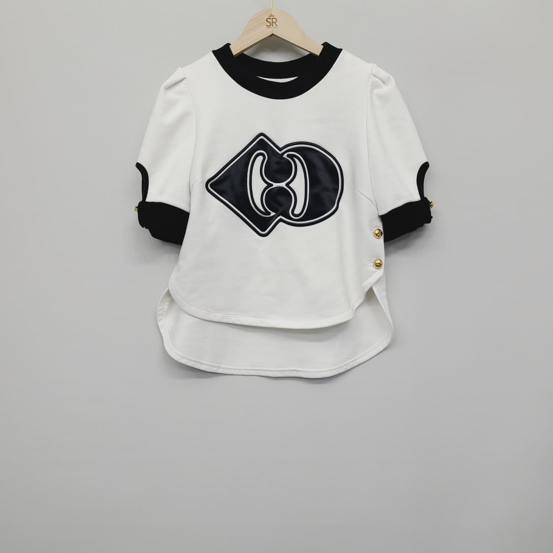 럭키슈에뜨 로고 자수 언발 버튼 맨투맨 (38) 상품이미지2