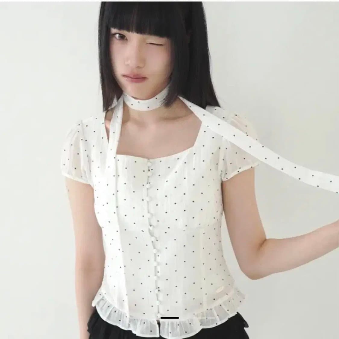 일리고 리본 타이 스퀘어넥 블라우스 화이트 도트 상품이미지3