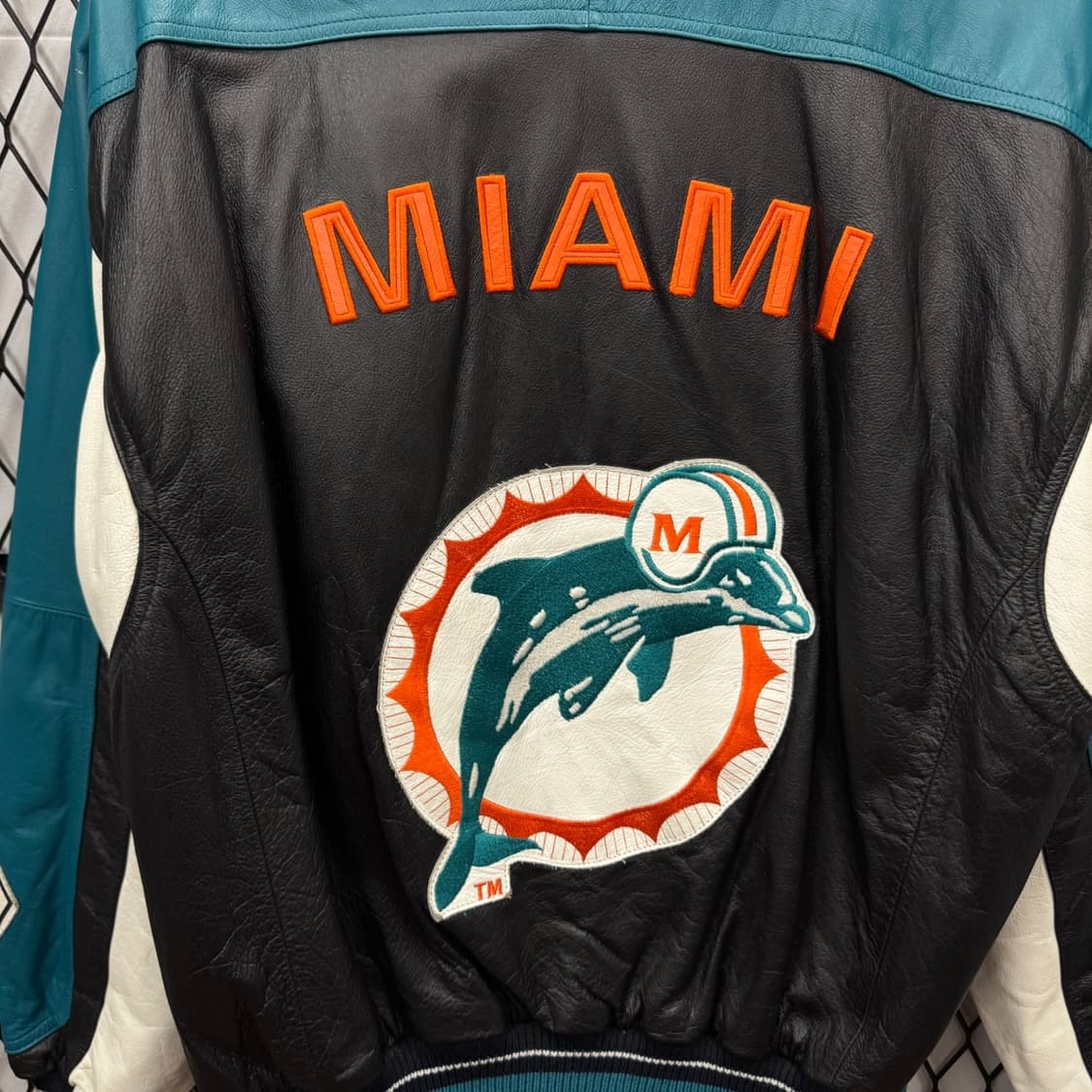 90s G-lll 칼뱅크 레더 바시티자켓 NFL 마이애미 돌핀스 블랙 상품이미지7