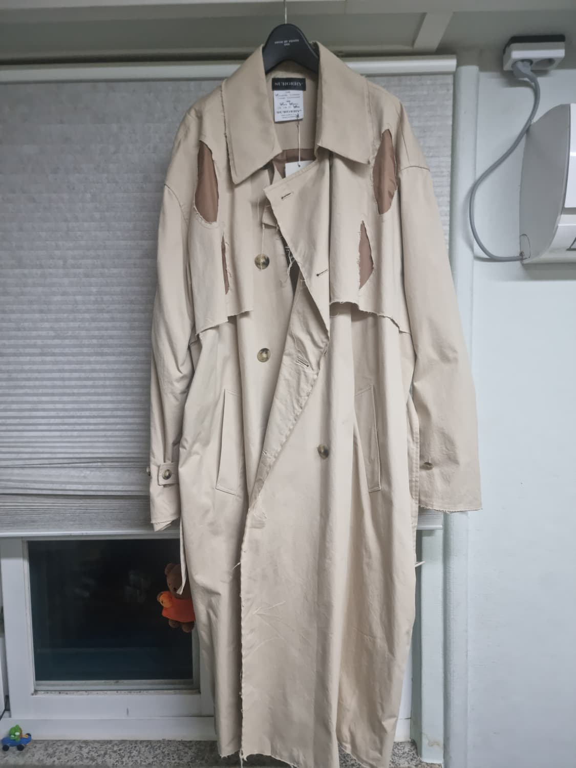 써저리 본 커팅 트렌치 코트 베이지 상품이미지1