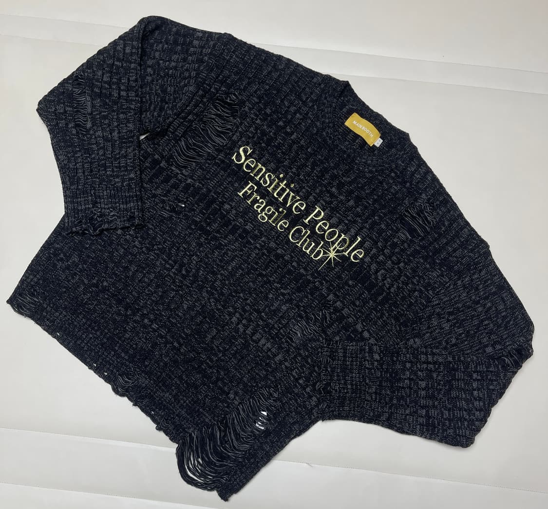 메인부스 Fragile Club Damage Sweater 상품이미지1