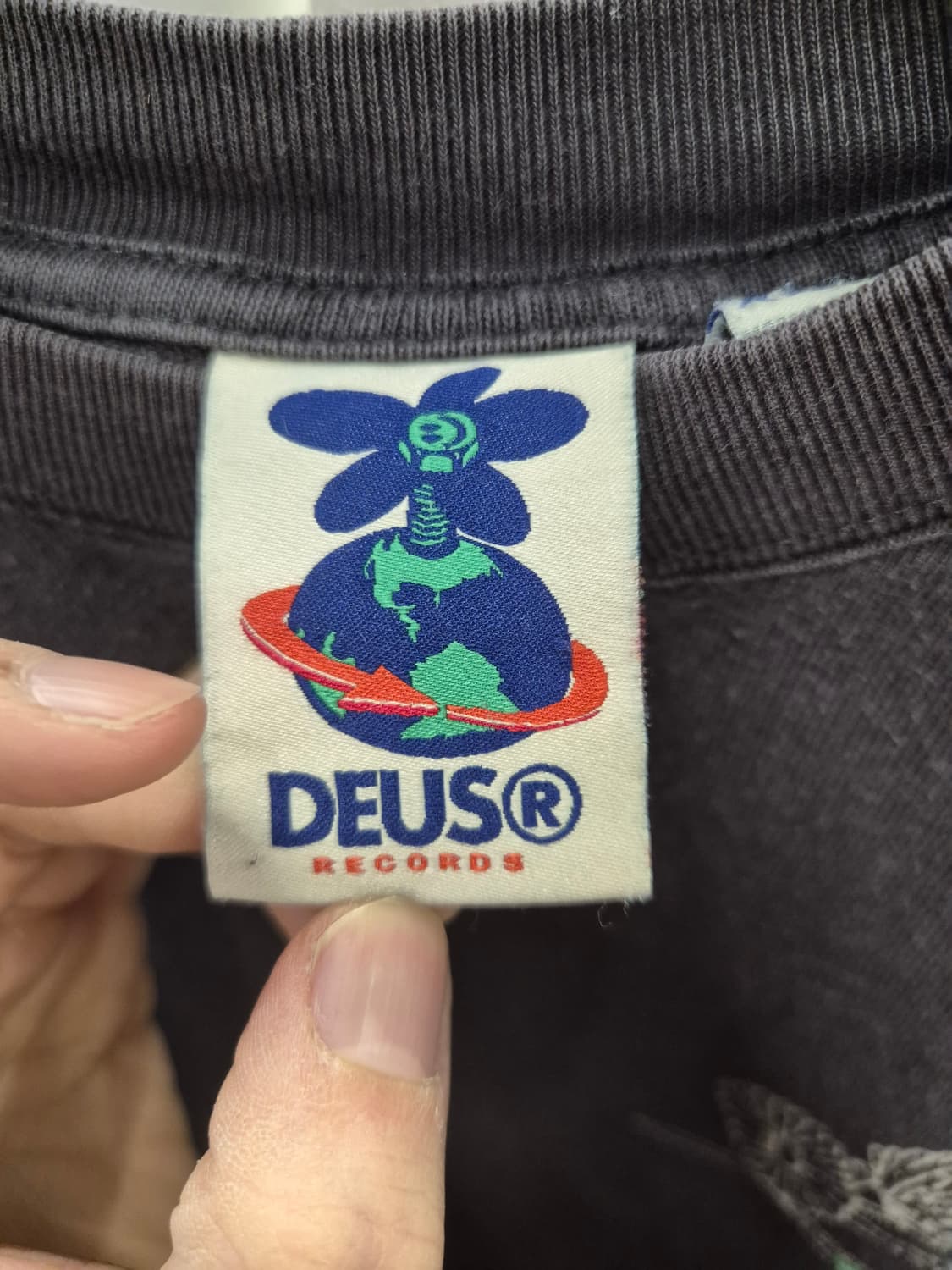 데우스 엑스 마키나 더스티 티셔츠 차콜 XXL 상품이미지5