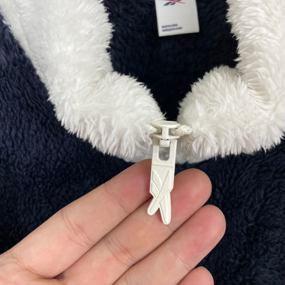 리복 x 로맨틱크라운 콜라보 플리스 상품이미지3