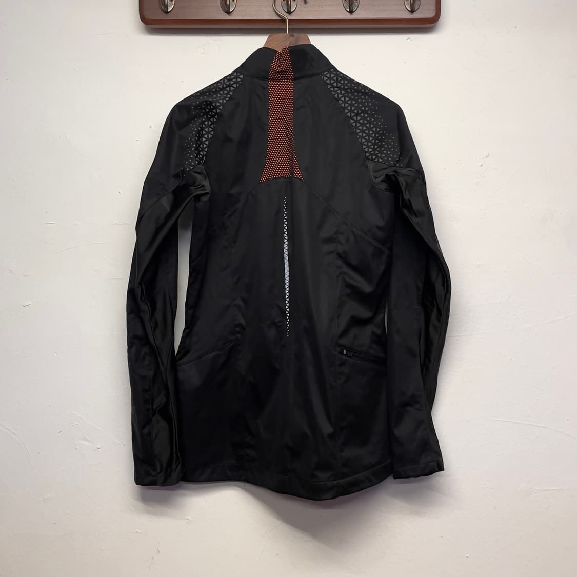 아식스 (우먼) 러닝 모션 프로텍트 바람막이 자켓   상품이미지5