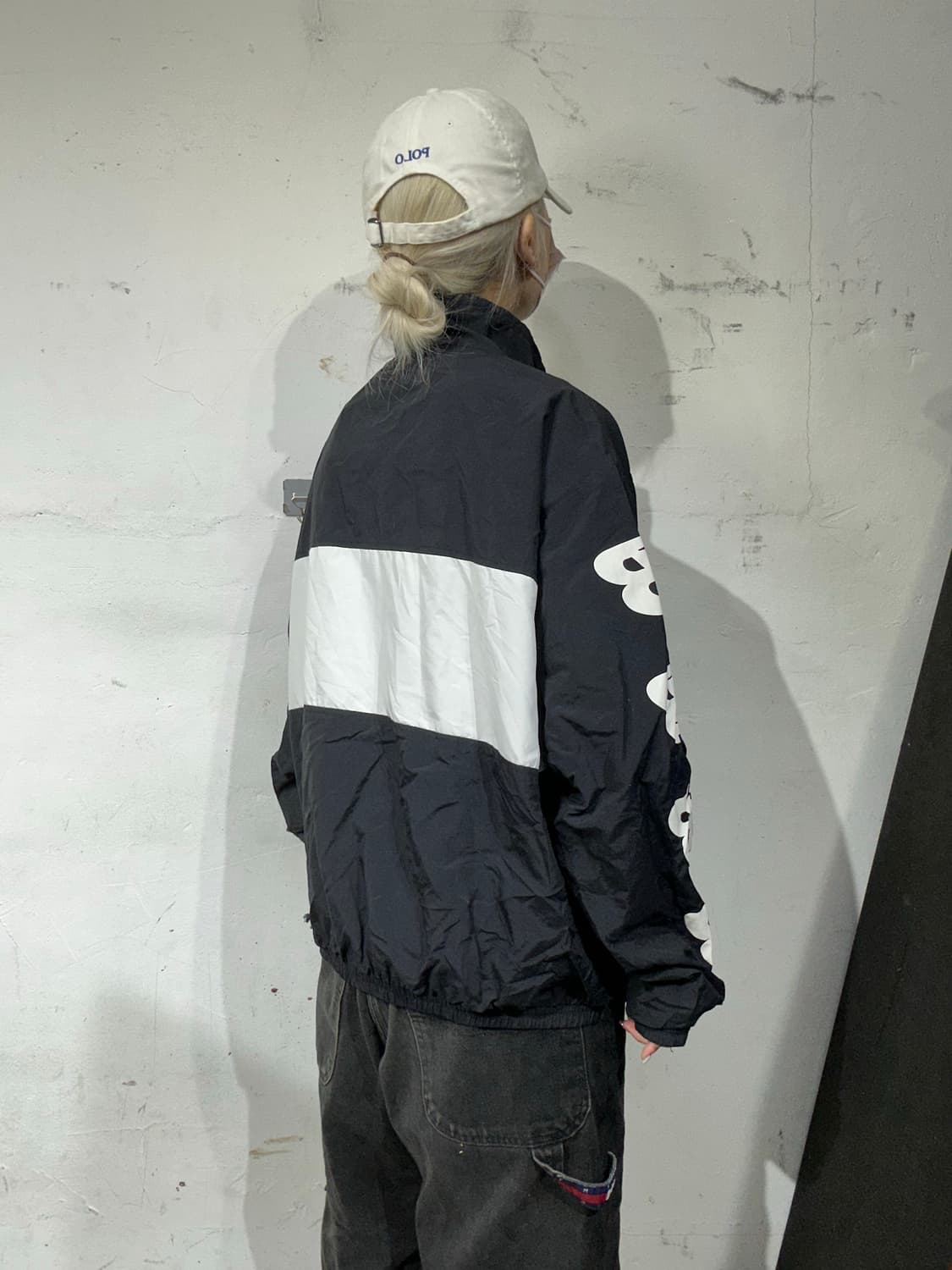 뉴발란스 블랙 화이트 로고 바람막이 자켓 L 상품이미지3