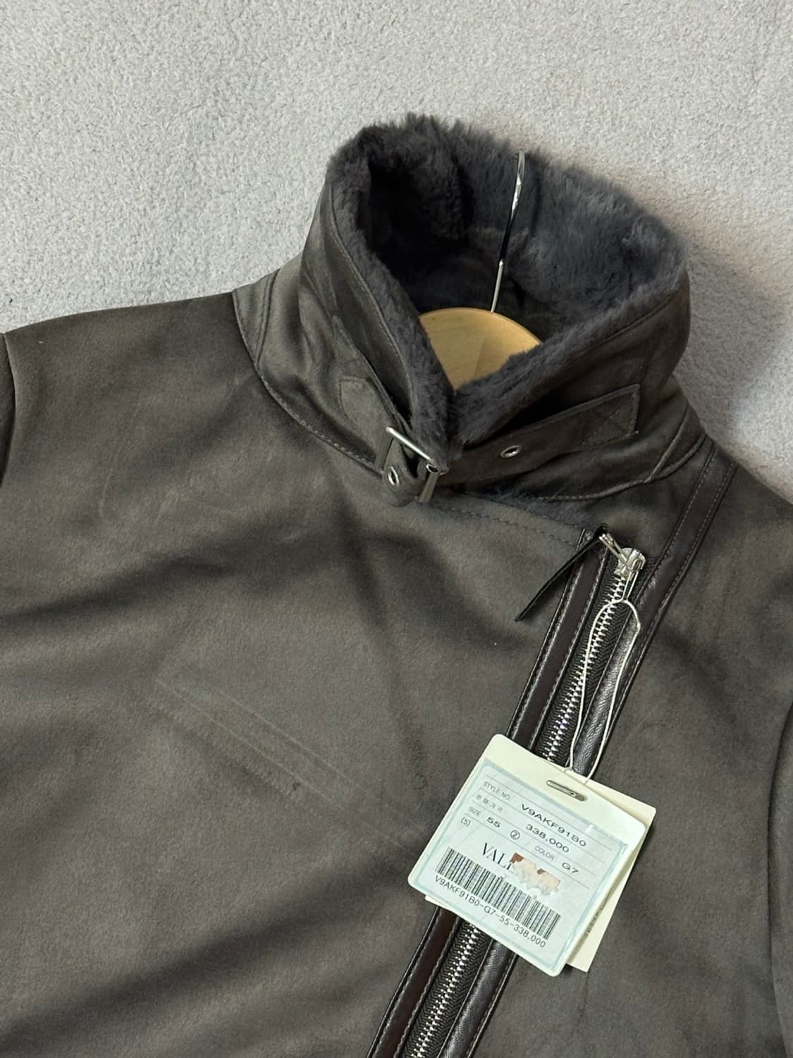 (55) 발렌시아 페이크퍼 레더자켓 여
(새상품)
 상품이미지4