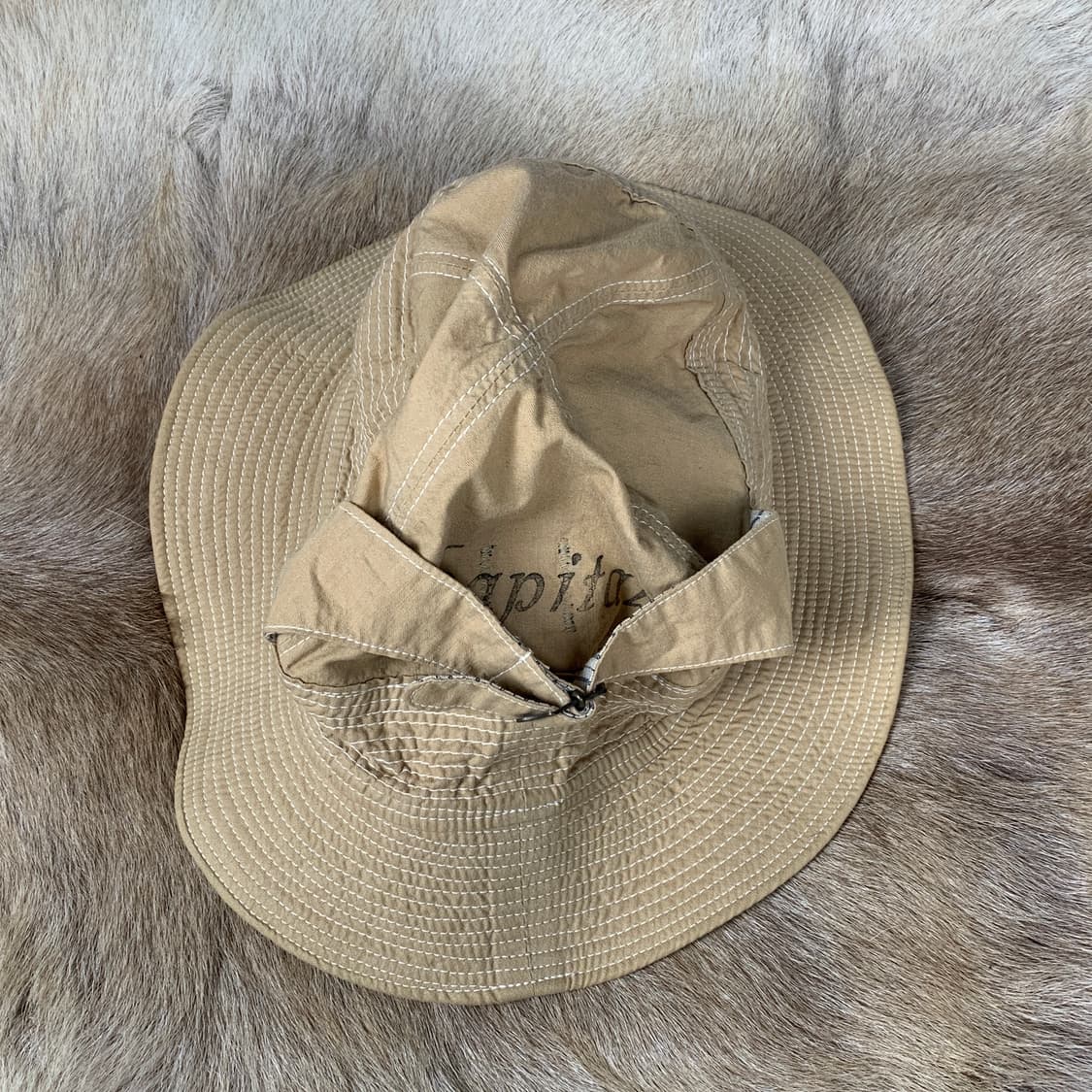 캐피탈 노인과 바다 버킷햇 상품이미지1