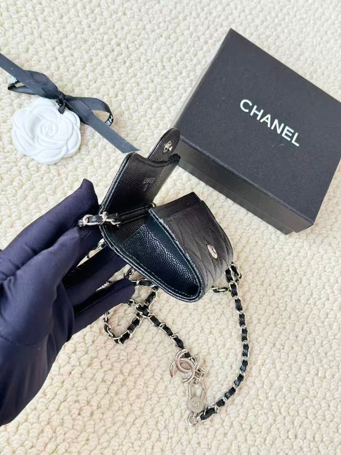 샤넬 클래식 카드 홀더 그레인드 카프스킨 & 실버 메탈 블랙 상품이미지6