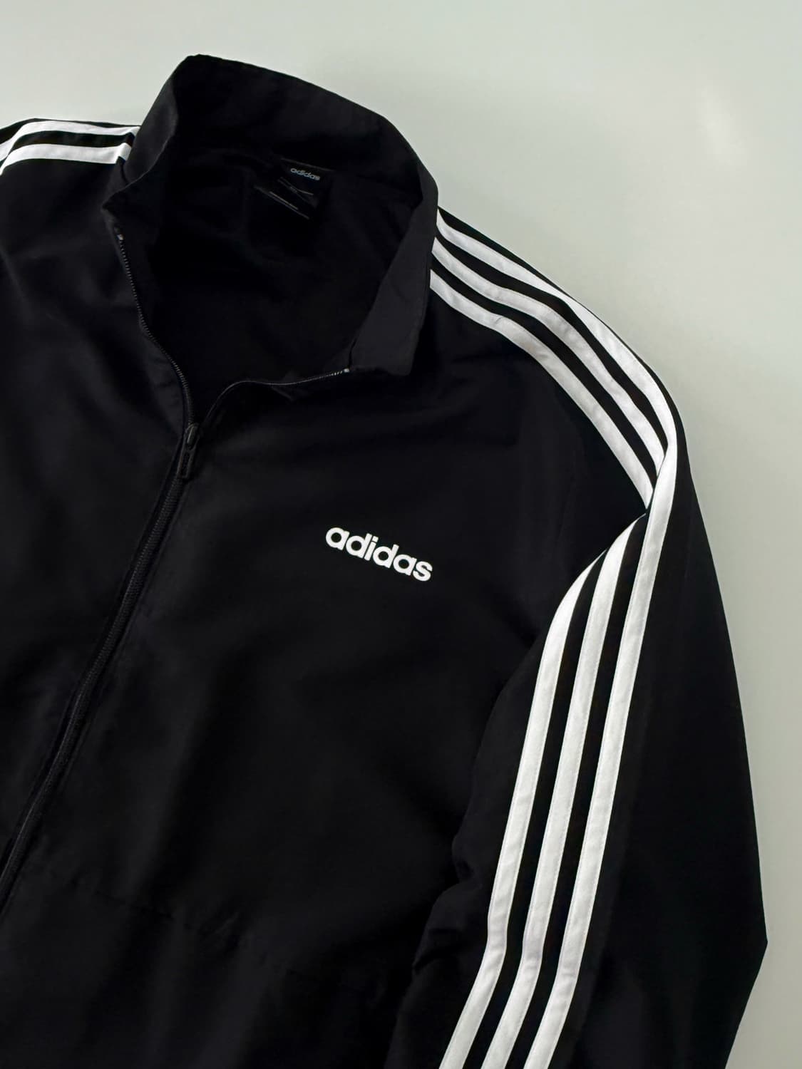 아디다스 오버사이즈 미니멀 블랙 나일론 바람막이 자켓 상품이미지2