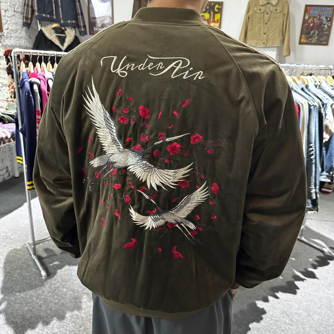 UNDERAIR 벨벳 자수 스카쟌 재킷 상품이미지2