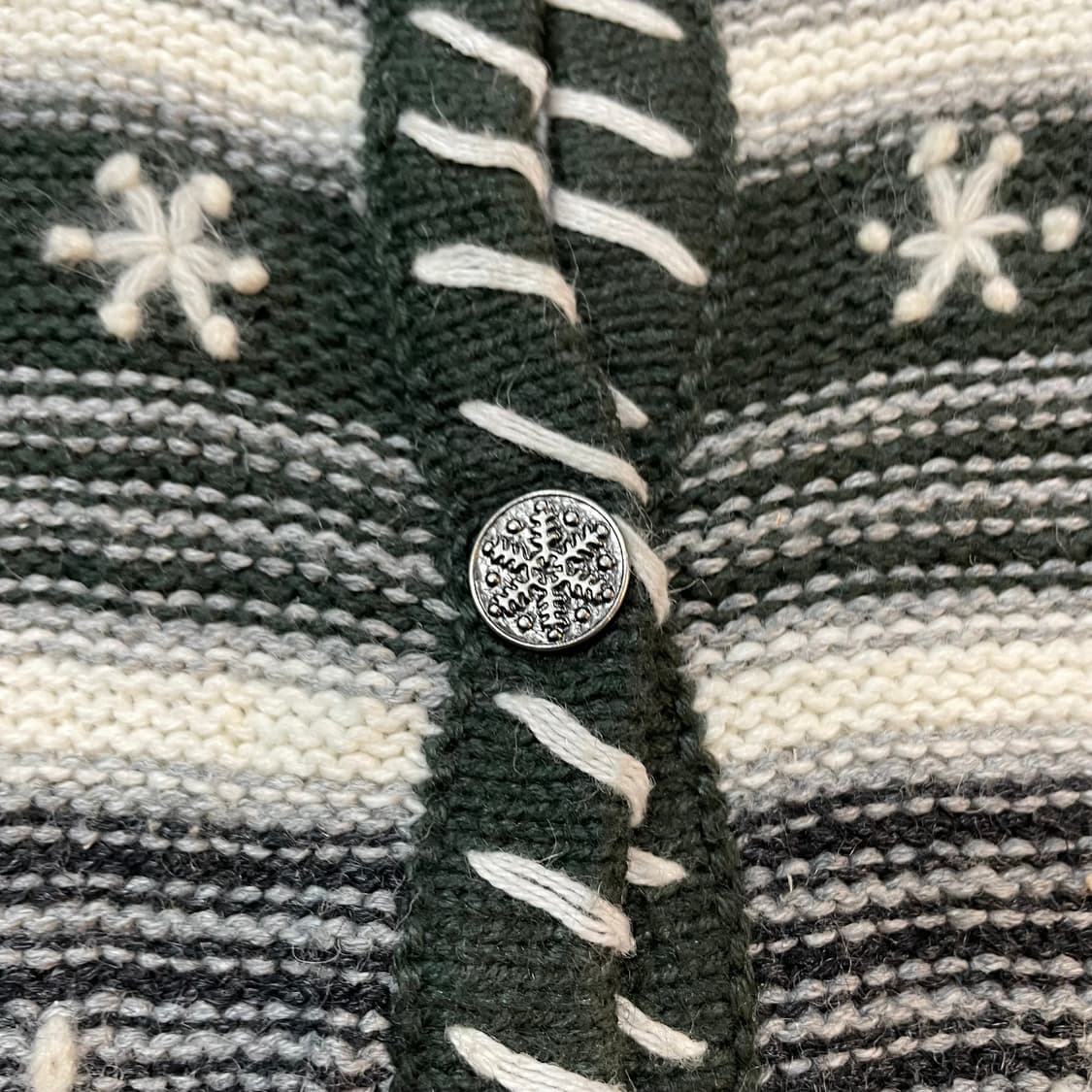 Hand Embroidered cardigan 상품이미지6