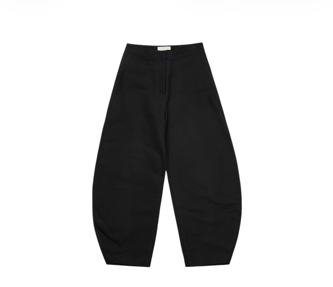 아모멘토 우먼 커브드 레그 팬츠 블랙 상품이미지1