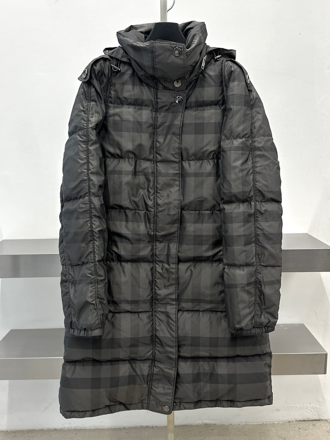 버버리 그레이 체크 롱 패딩  상품이미지2