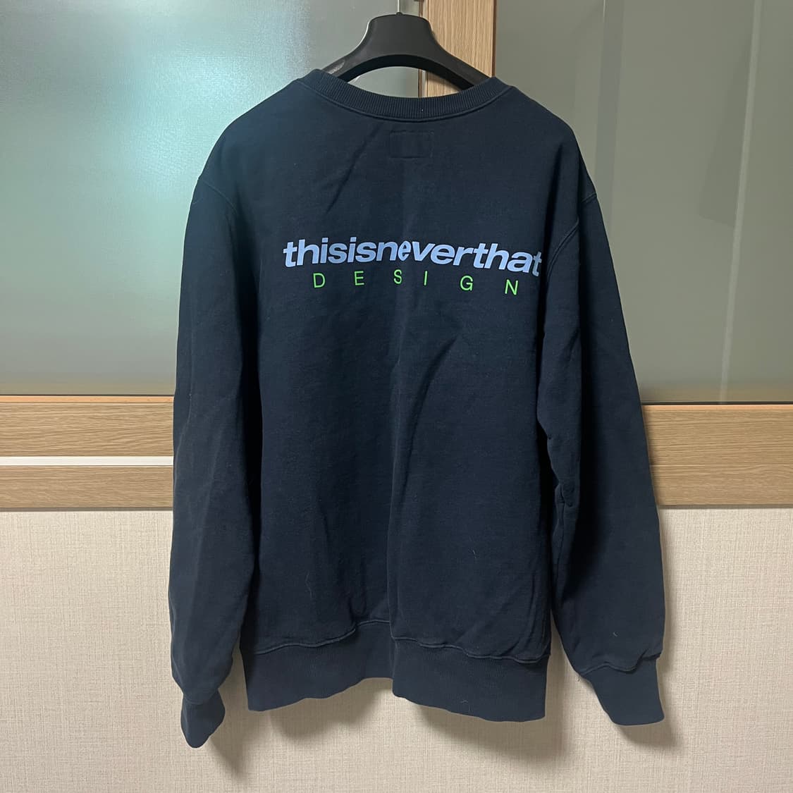 디스이즈네버댓 디네댓 맨투맨 네이비 s 상품이미지1