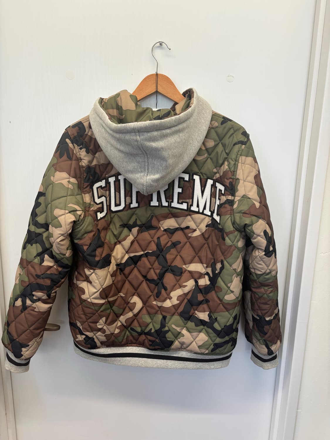 Supreme x champion riversible padding 상품이미지3