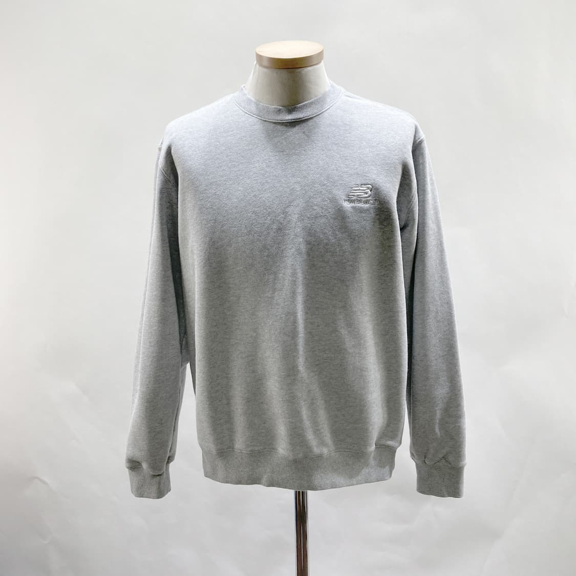 뉴발란스 남성맨투맨티셔츠 그레이 M  상품이미지1