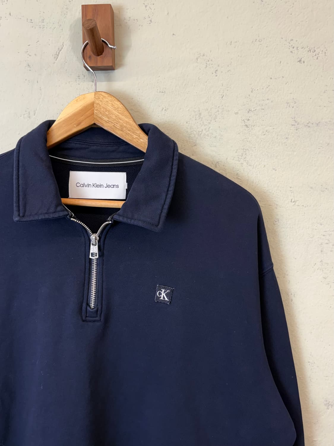 캘빈클라인 네이비 반집업 맨투맨 상품이미지2